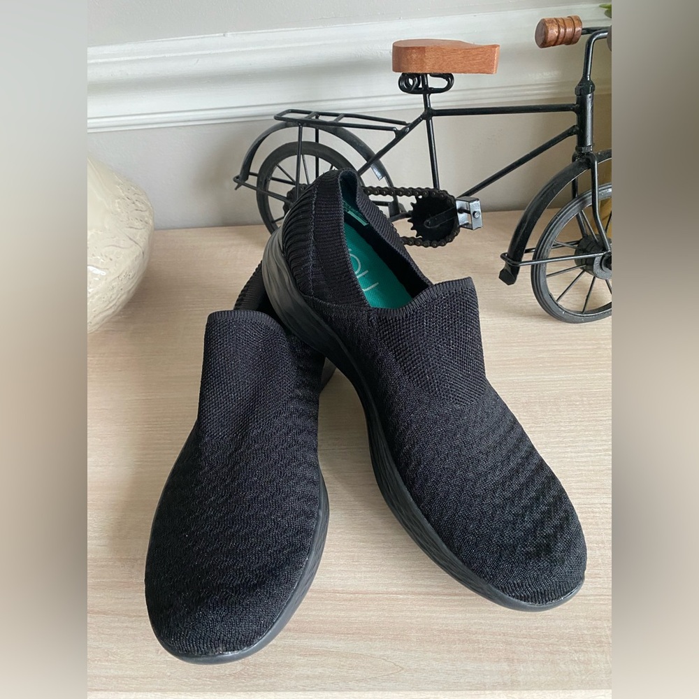 Skechers “YOU by Skechers Walk” women’s stretch fabric shoe-size 8